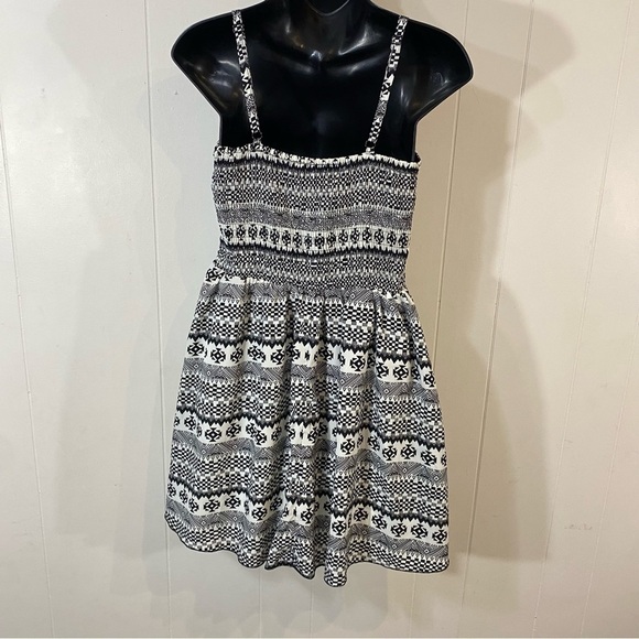 Charlotte Russe Geometric Aztec Black and White Dress Size Large - Picture 3 of 7